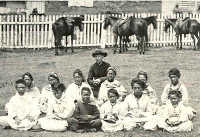 Damiaan en meisjeskoor, 1878