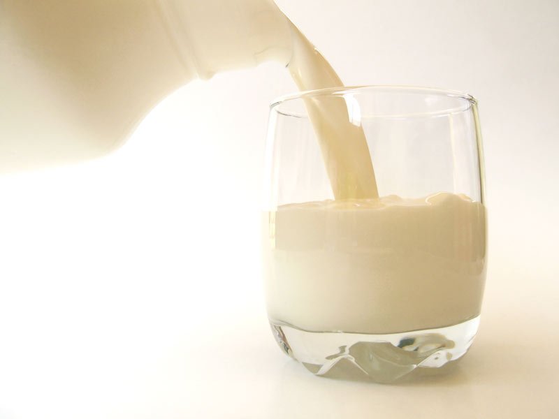 Dit slaapmiddeltje leerden we al van onze ouders: een warme melk met honing voor we naar bed gaan.