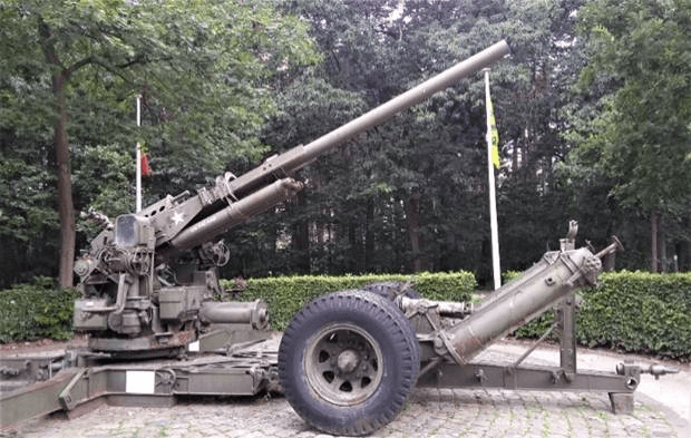 Afbeelding met boom, buiten, grond, militair voertuig

Automatisch gegenereerde beschrijving
