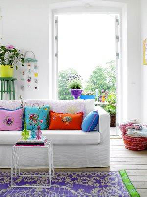 Geef je interieur een zomerse uitstraling met lichte kleuren.