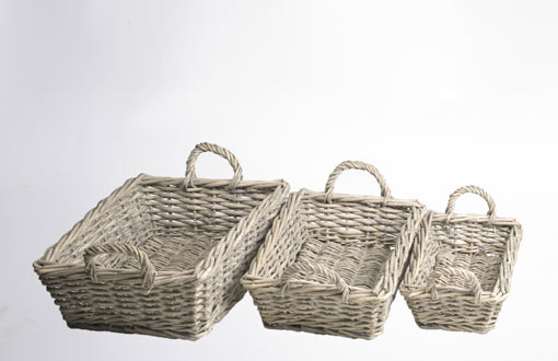 Je kan om het even welke mandjes gebruiken voor decoratieve plaids of kussens. Als ze maar open zijn.