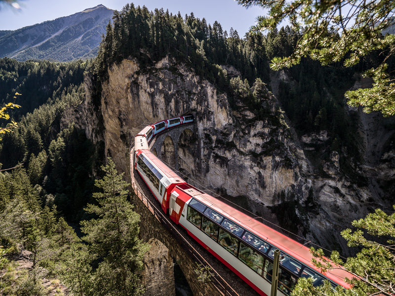 Glacier express op landwasserviaduct