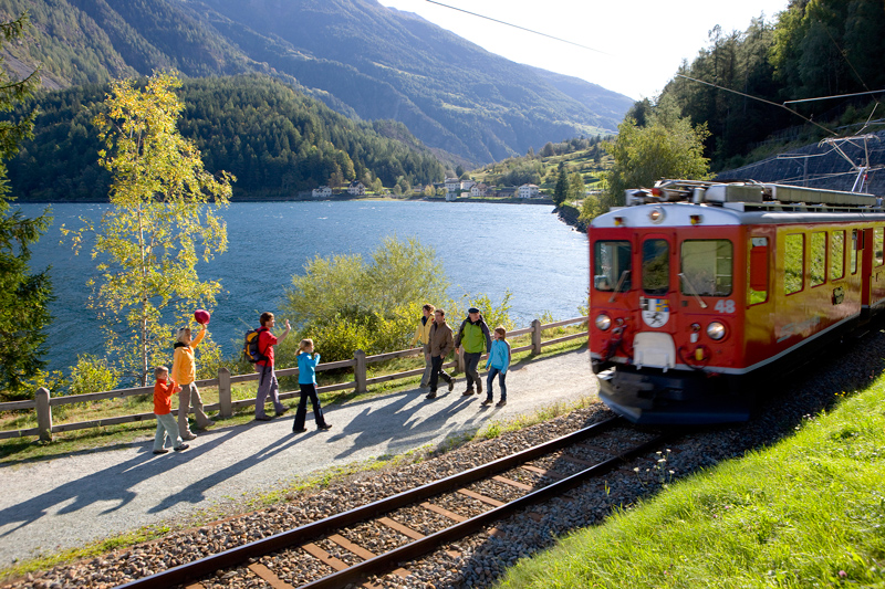 Rode trein Rhätische Bahn