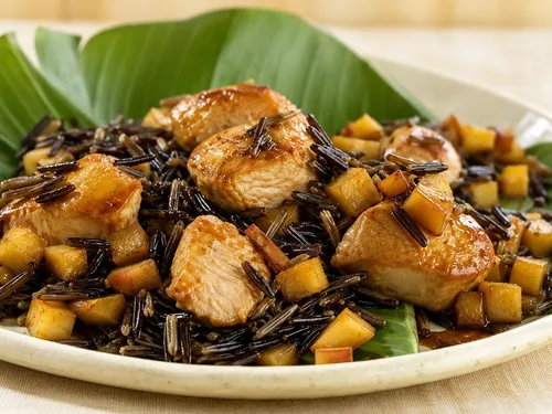 Gewokte filet van kip met soya en wilde rijst