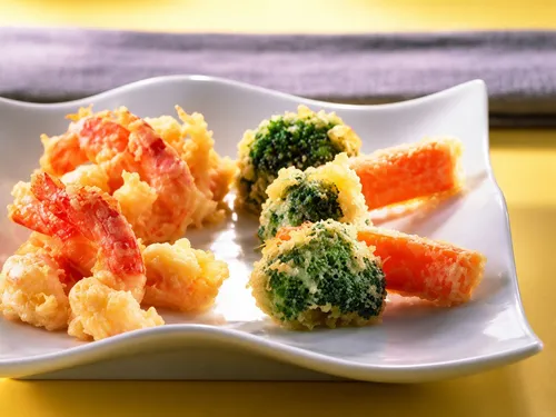 Tempura van garnalen, broccoli en wortel