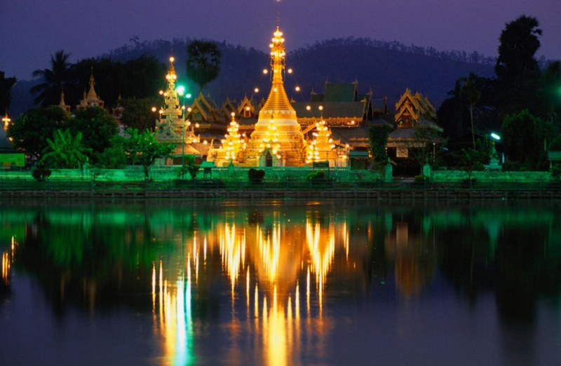 Doi Sutheptempel by night.