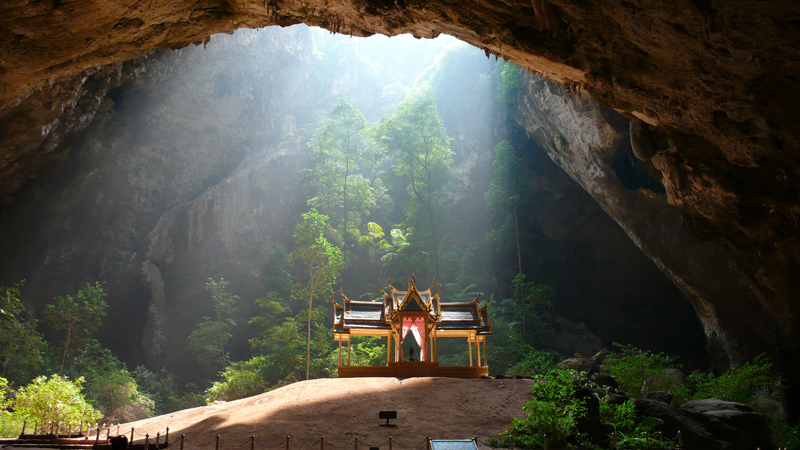 Khao Sam Roi Yot National Park (Phraya Nakhon grot).