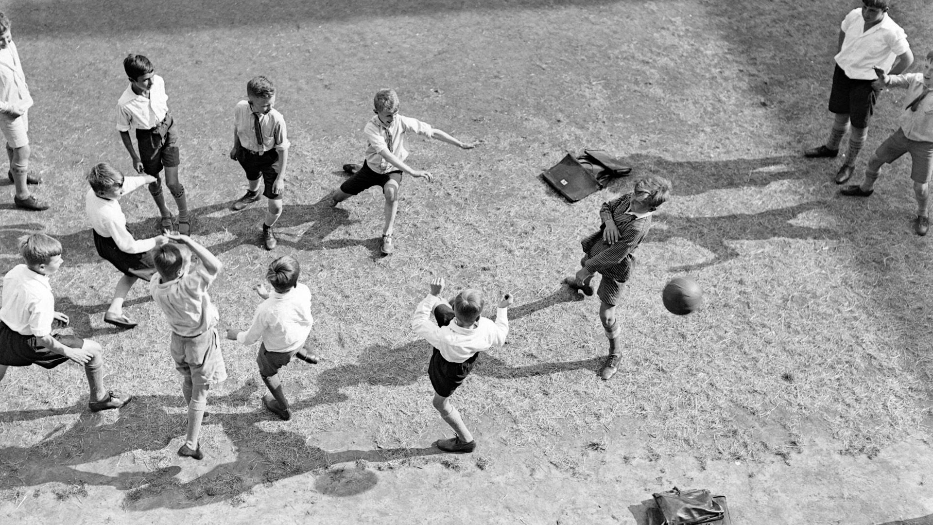 voetbal op straat 2.jpg