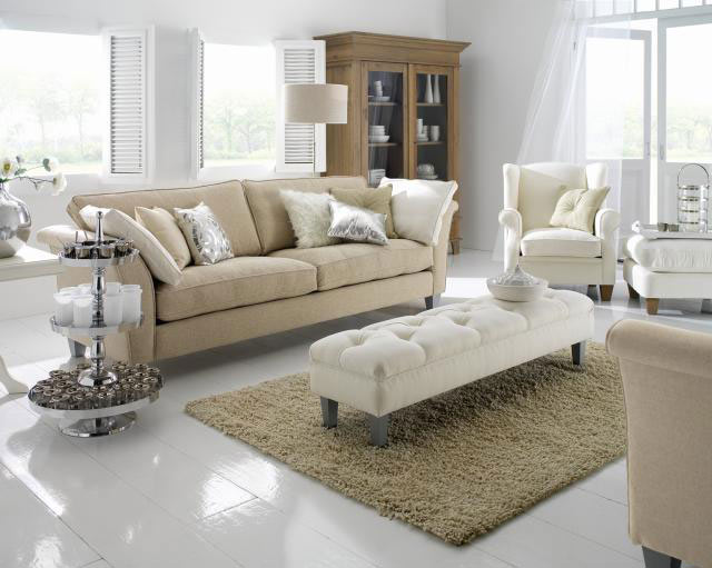Een aantrekkelijk licht salon? Donkere kleuren. Bij zetels op maat kies je zelf de aankleding maar ben je verzekerd van degelijk materiaal heerlijk zitcomfort voor de rest van je leven.